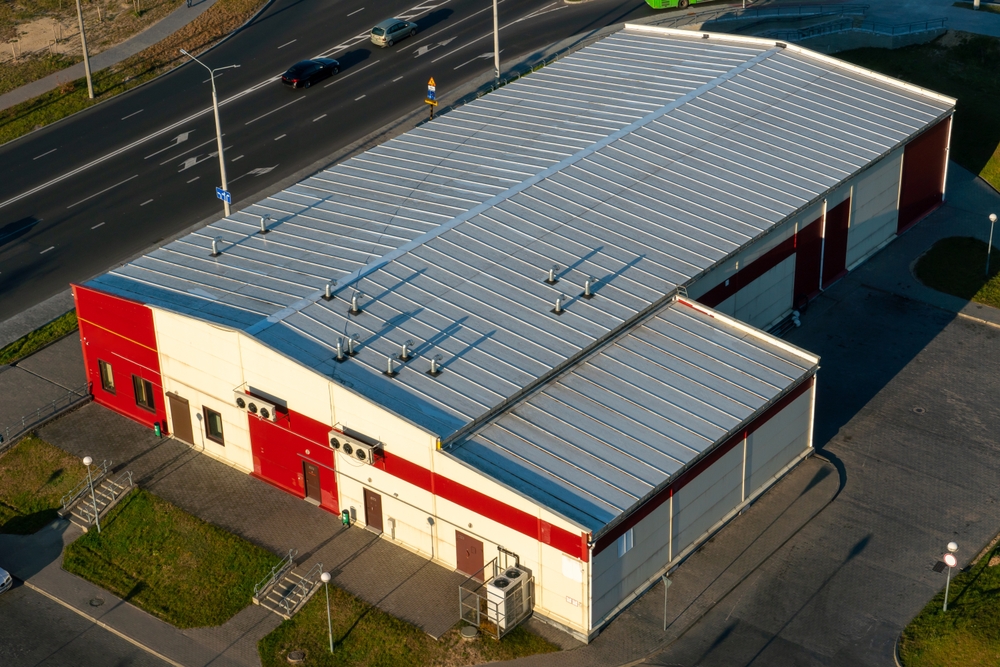 Qualities That Make Metal Roofs Ideal for Warehouses